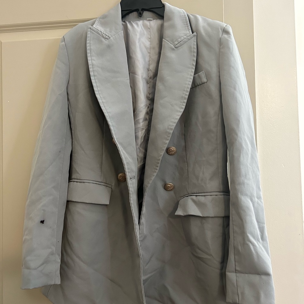 Chic Light Gray Blazer with Gold Buttons